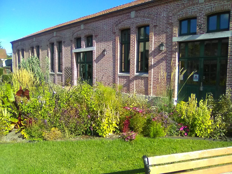 Devanture de la salle des fêtes de Ligny-le-Ribault